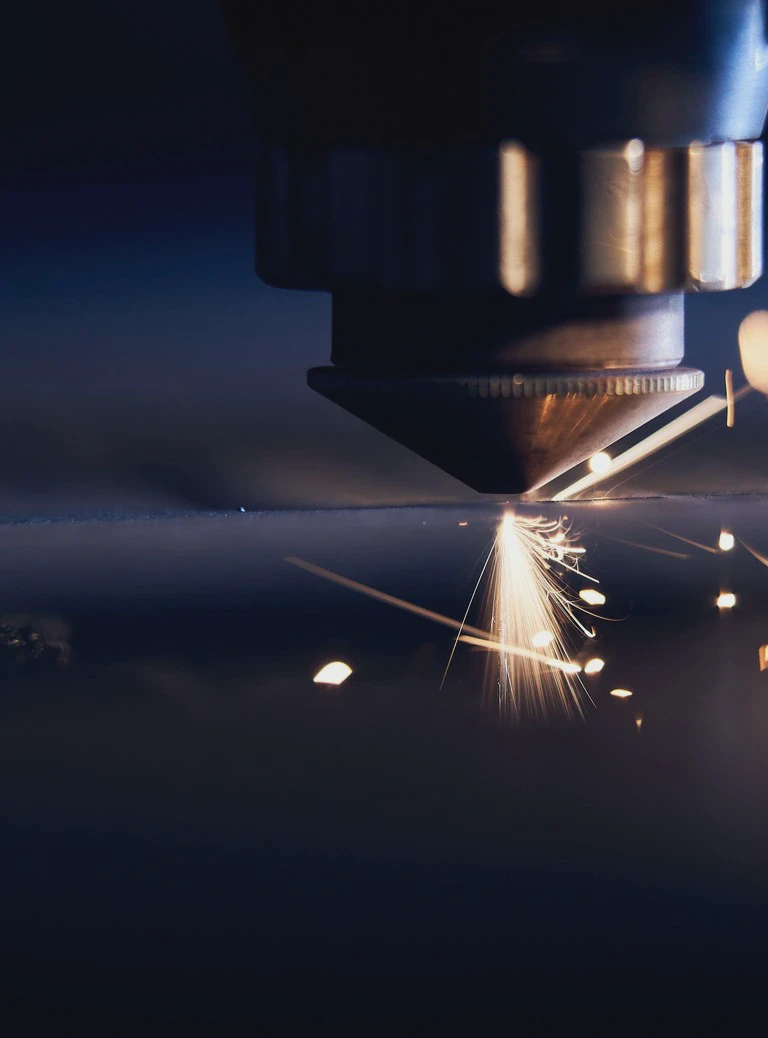 maszyna do&nbsp;cięcia laserem